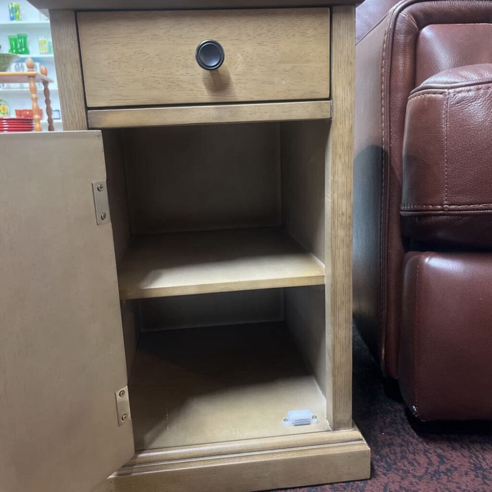 END TABLE W/ STORAGE