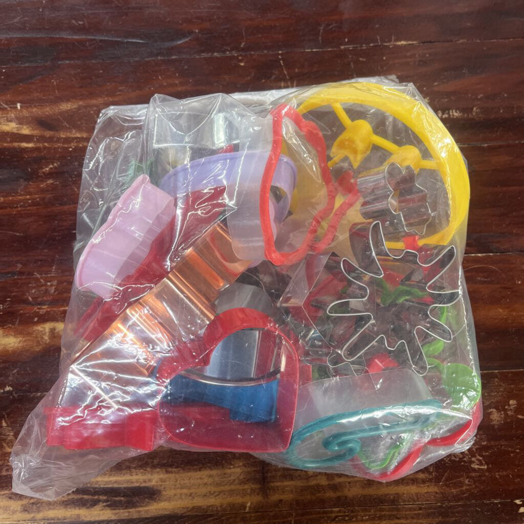 Bag of Assorted Cookie Cutters/Press