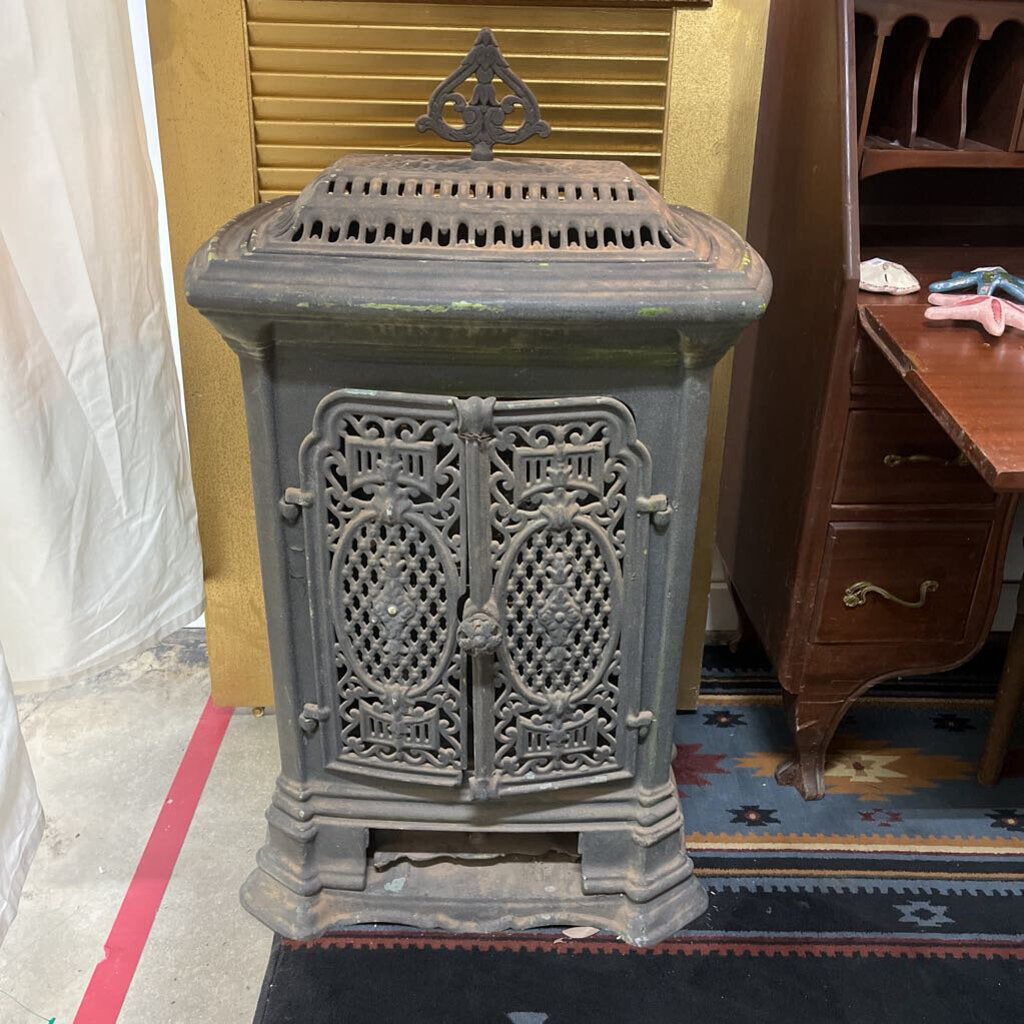 ANTIQUE CAST IRON WOOD BURNING STOVE