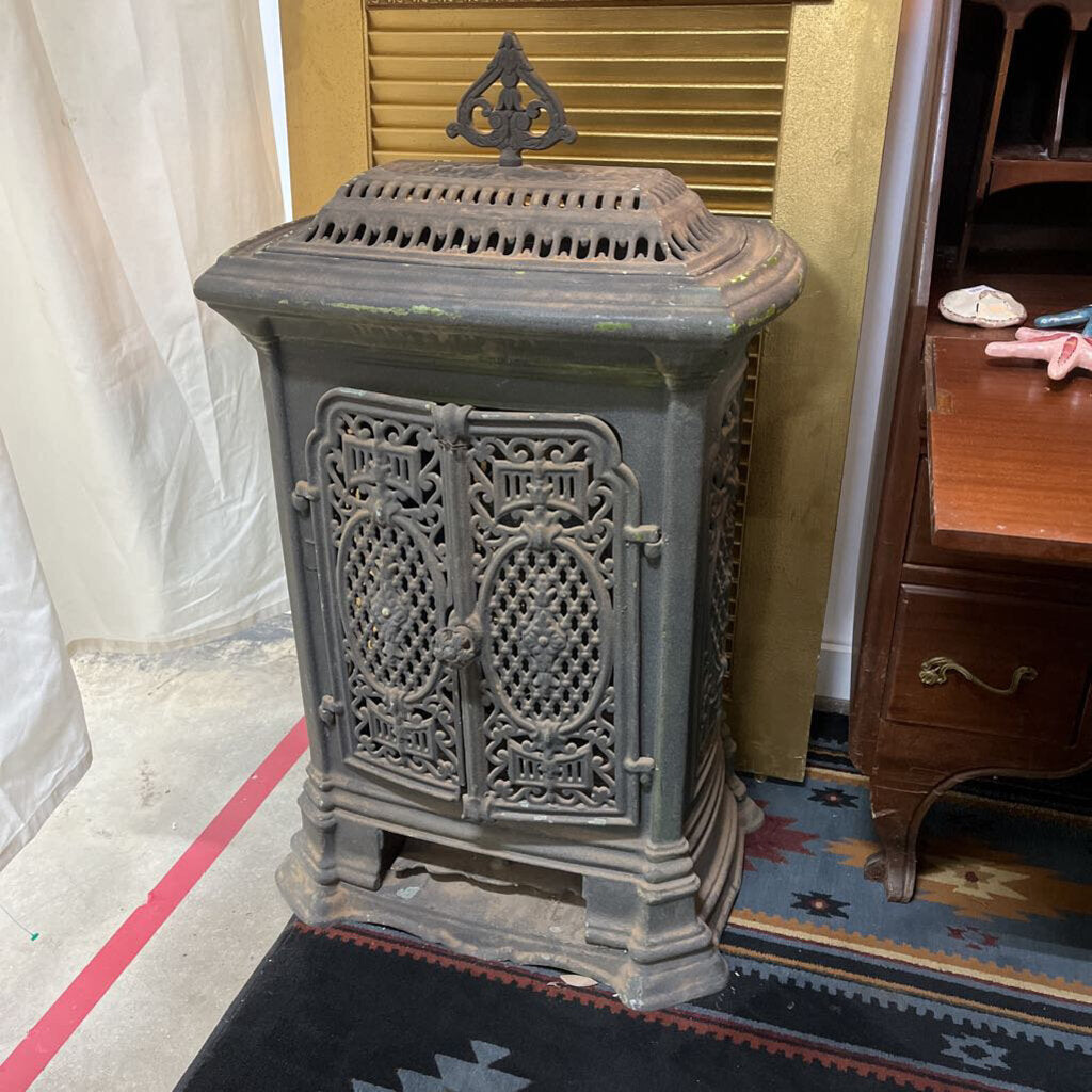 ANTIQUE CAST IRON WOOD BURNING STOVE
