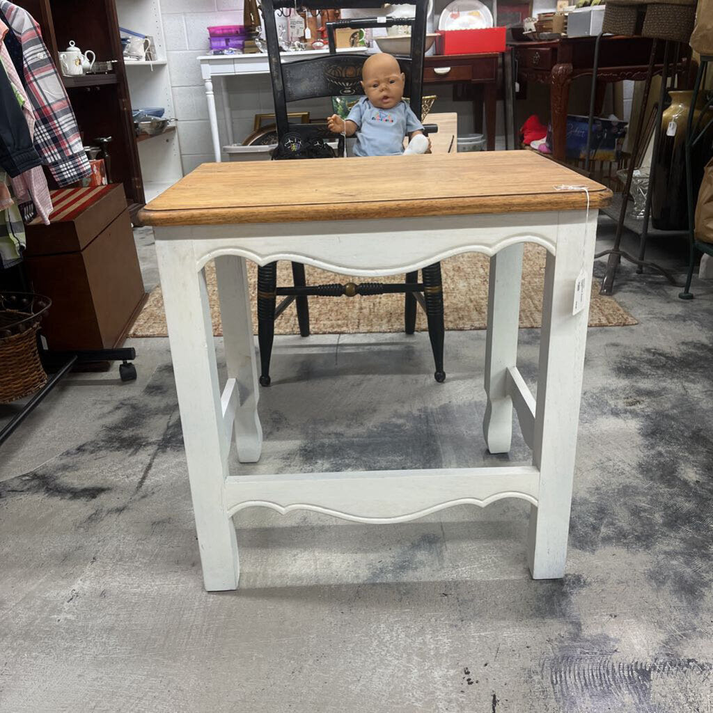 FARMHOUSE ACCENT TABLE