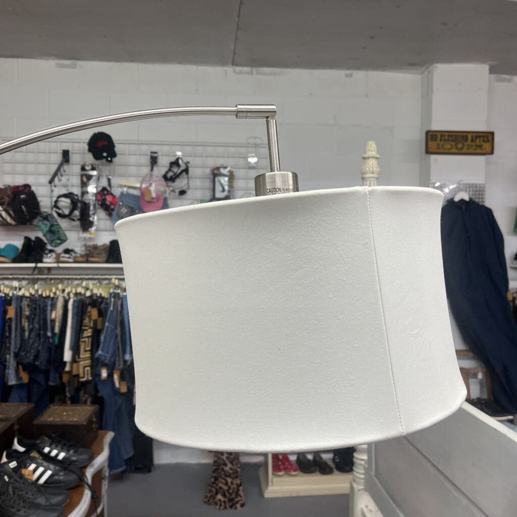 FLOOR LAMP w/ SHADE