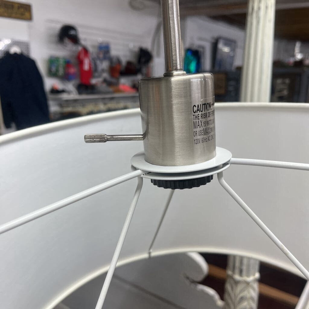 FLOOR LAMP w/ SHADE
