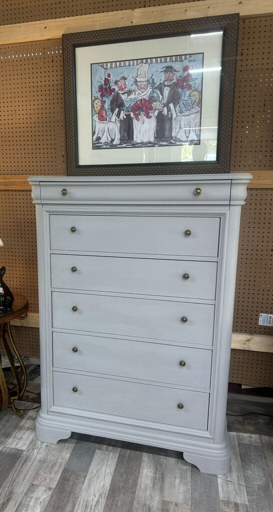 TALL CHALK PAINTED CHEST OF DRAWER AND NIGHTSTAND SET