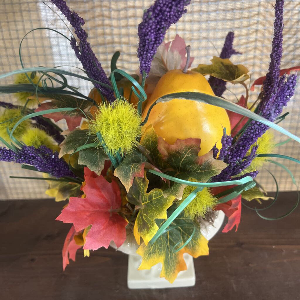 FL LO WER BAR--SMALL FLORAL ARRANGEMENT IN URN