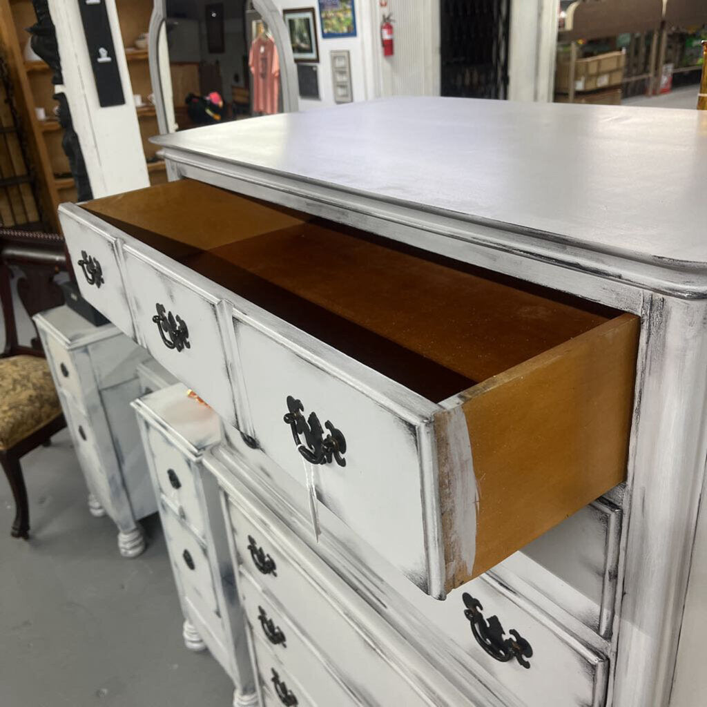 VINTAGE 7 DRAWER (HUNTLY FURNITURE) CHEST