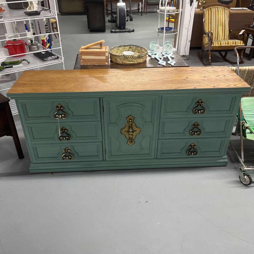 VINTAGE 9 DRAWER DRESSER