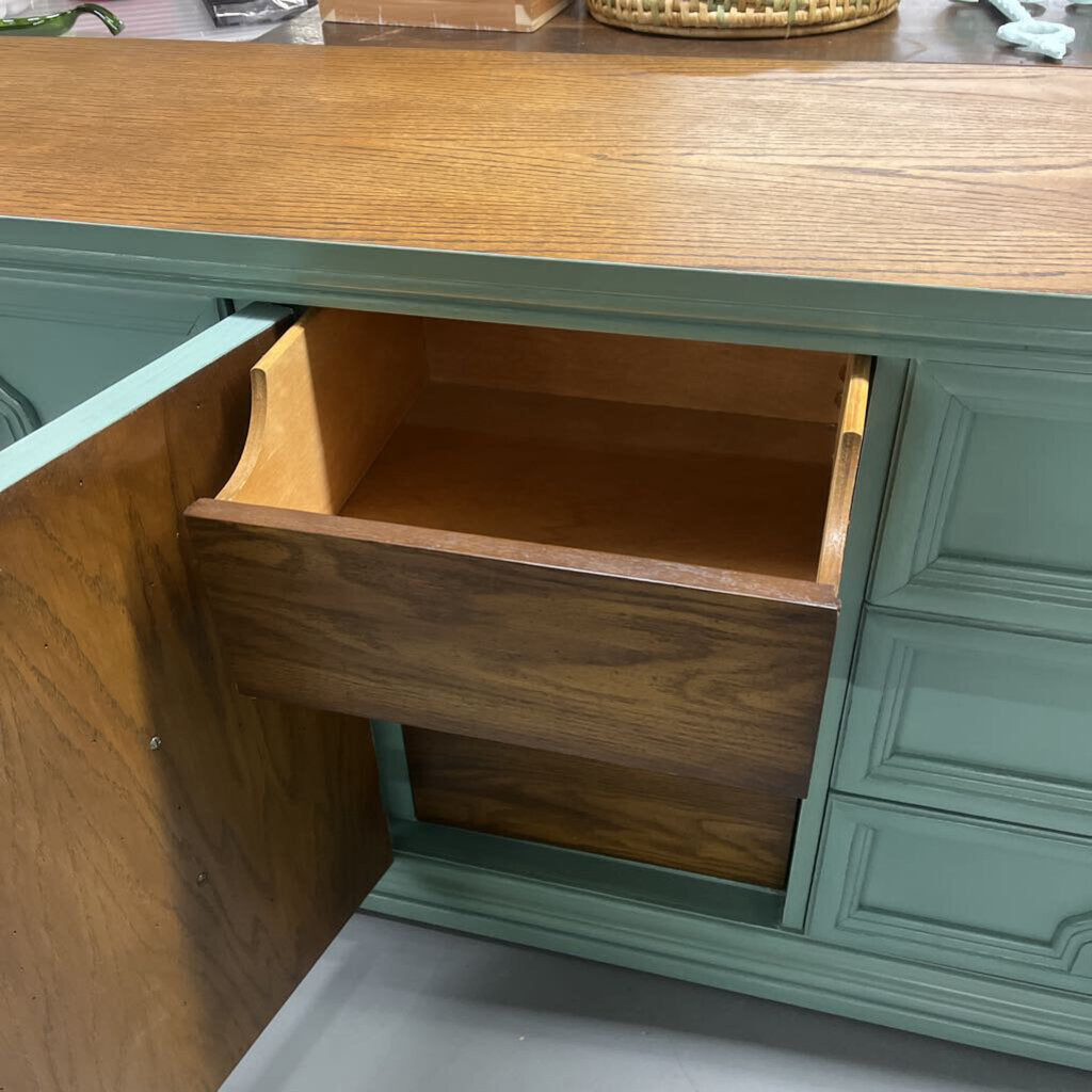 VINTAGE 9 DRAWER DRESSER