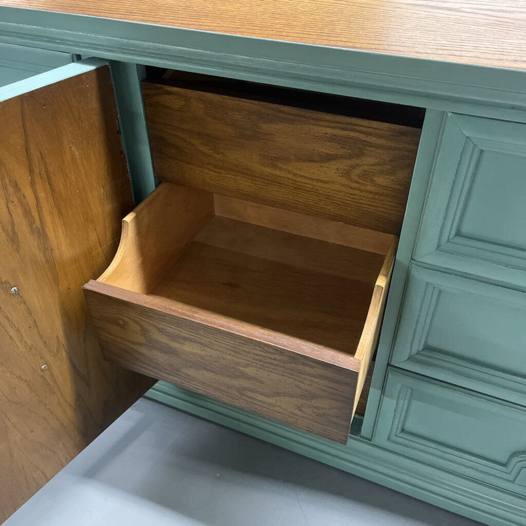 VINTAGE 9 DRAWER DRESSER