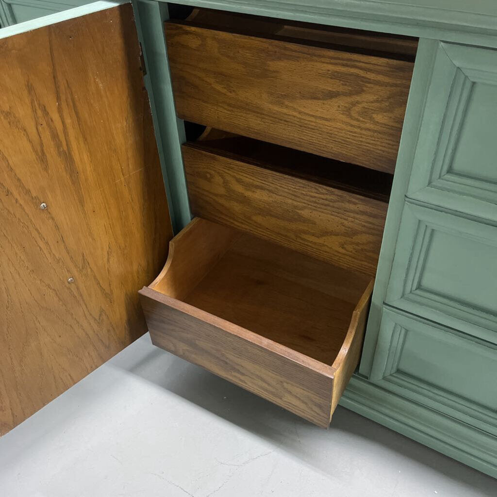 VINTAGE 9 DRAWER DRESSER