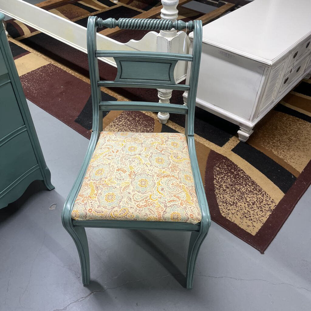 VINTAGE CHAIR