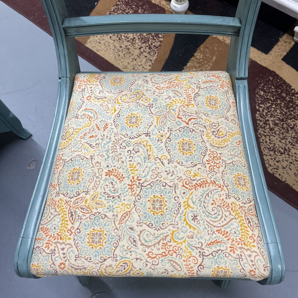 VINTAGE CHAIR