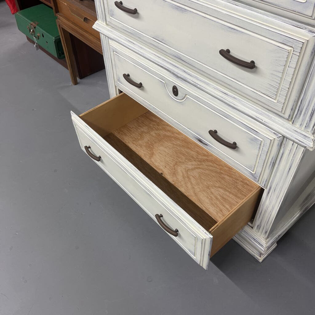 VINTAGE BROYHILL 5 DRAWER CHEST