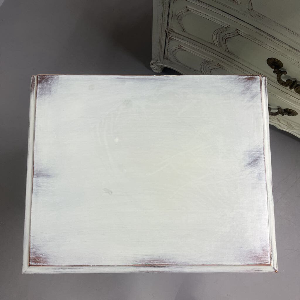 FARMHOUSE BEDSIDE TABLE W/ DRAWER