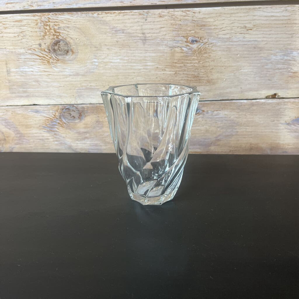 SHORT MIKASA CRYSTAL SWIRL VASE