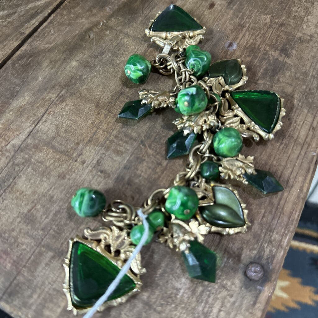 VINTAGE 1950S GREEN STONE BRACELET