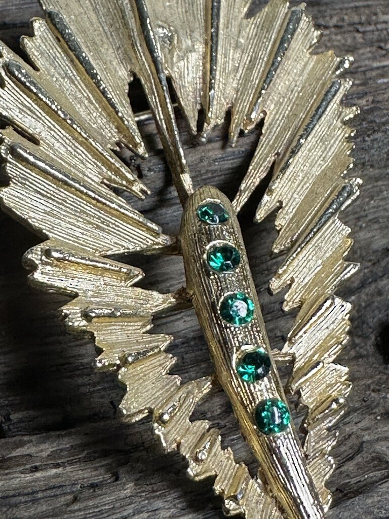 Vtg Goldtone Spray Brooch Green stone