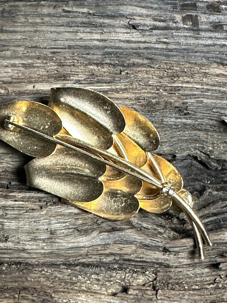 Vtg Goldtone Leaves Brooch w/Pearl