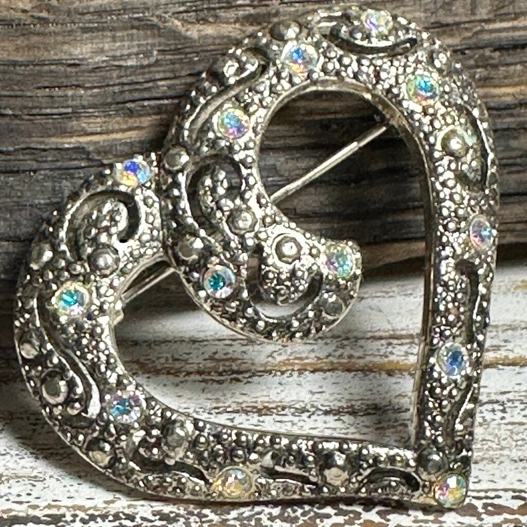 VTG SILVERTONE FILIGREE RHINESTONE HEART BROOCH