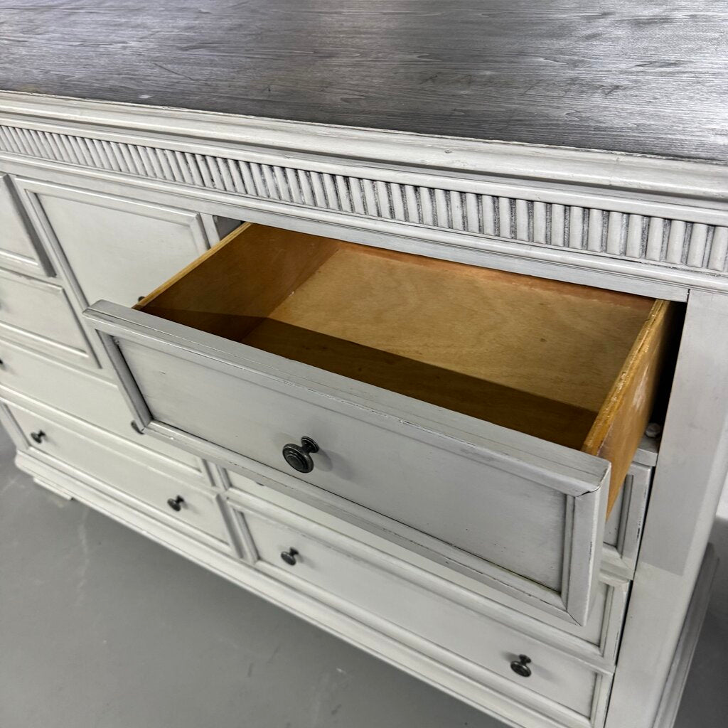 9 DRAWER DRESSER / CHEST