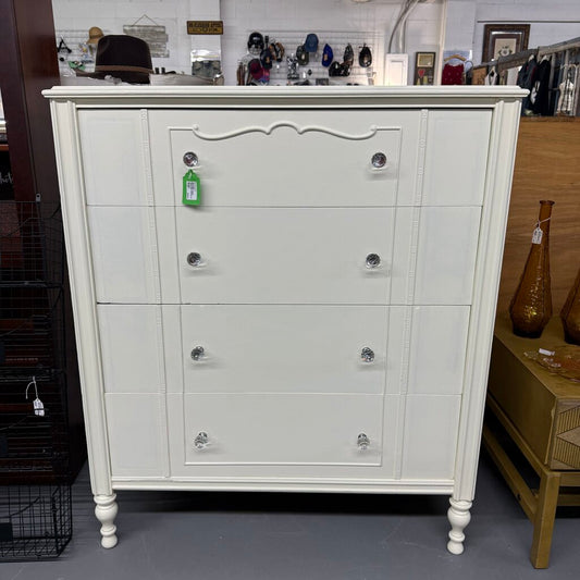 VINTAGE 4 DRAWER CHEST /DRESSER (WHITE W/ CRYSTAL PULLS)