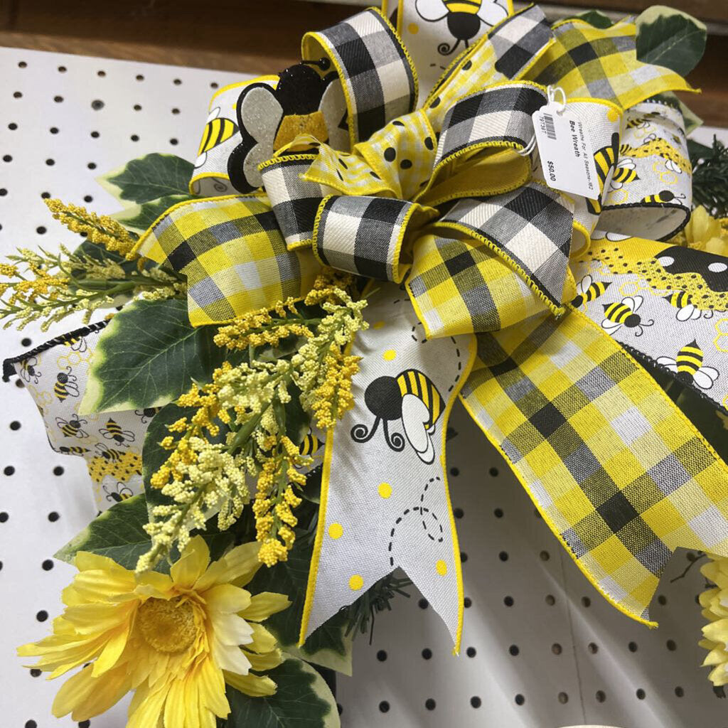 BEE WREATH