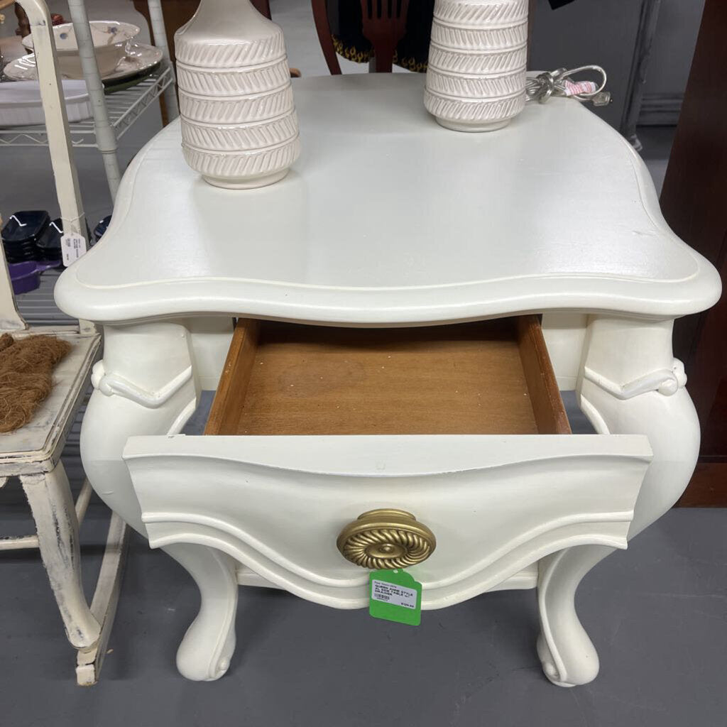 QUEEN ANNE STYLE XL SIDE TABLE W/ DRAWER
