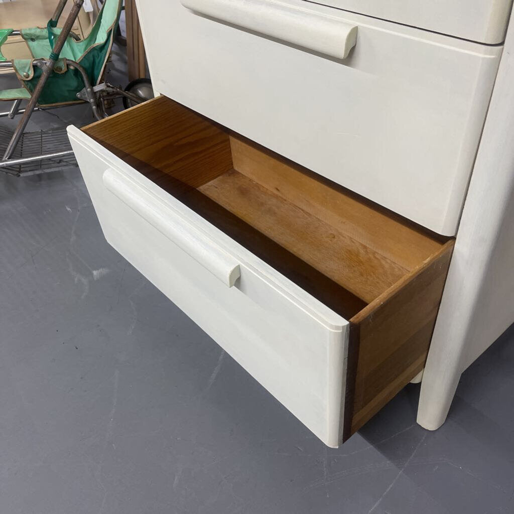 VINTAGE 4 DRAWER CHEST