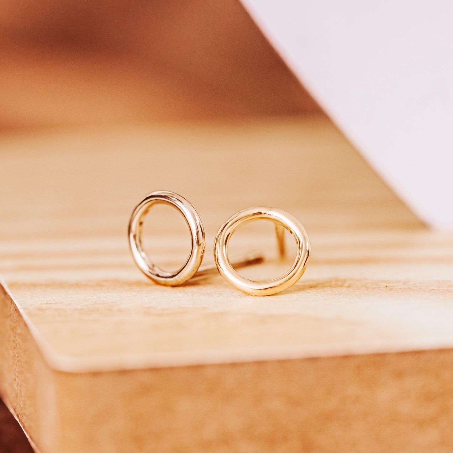 OPEN CIRCLE STUD EARRINGS