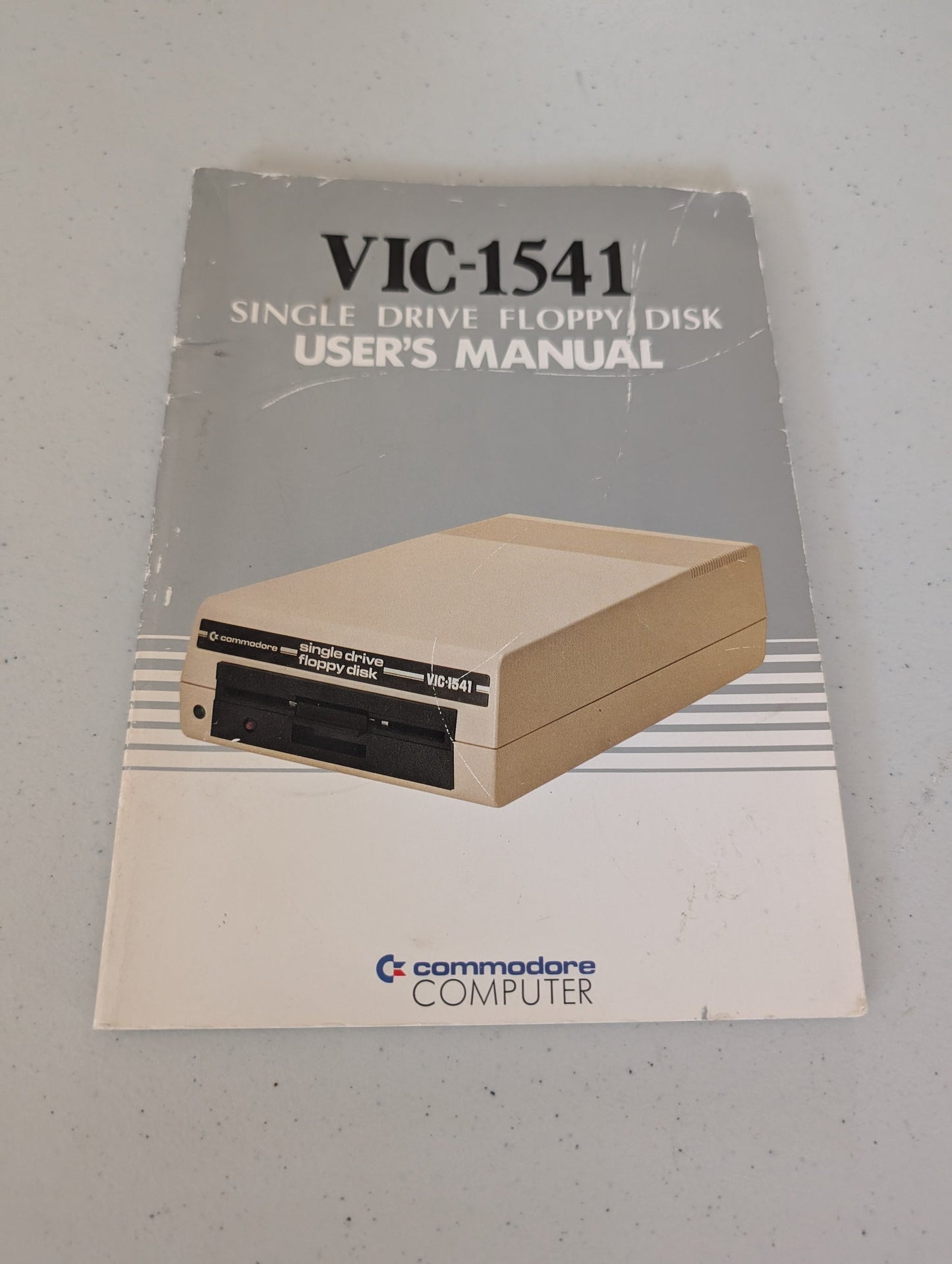 COMMODORE VIC-1541 SINGLE DRIVE FLOPPY DISK USER'S MANUAL