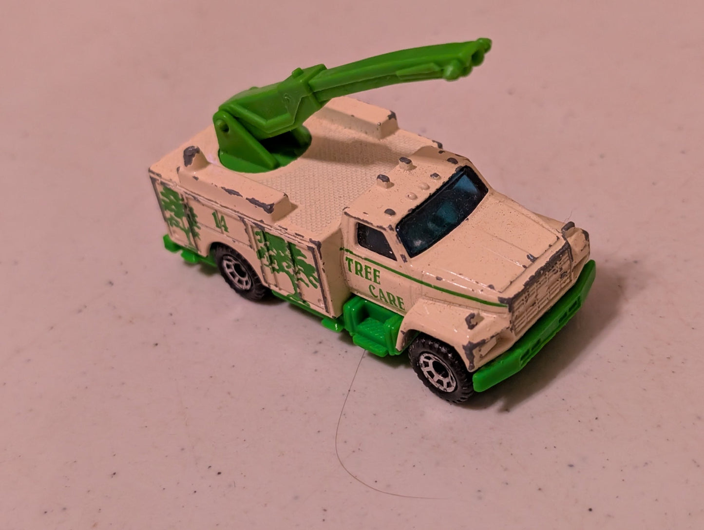 Utility Truck TREE CARE BUCKET TRUCK Matchbox 1:33 1989 FORD UTILITY WHITE POOR(Vehicle, SciFi/Fantasy, Collectable, Vintage, Loose, Missing Parts/pieces, Incomplete)