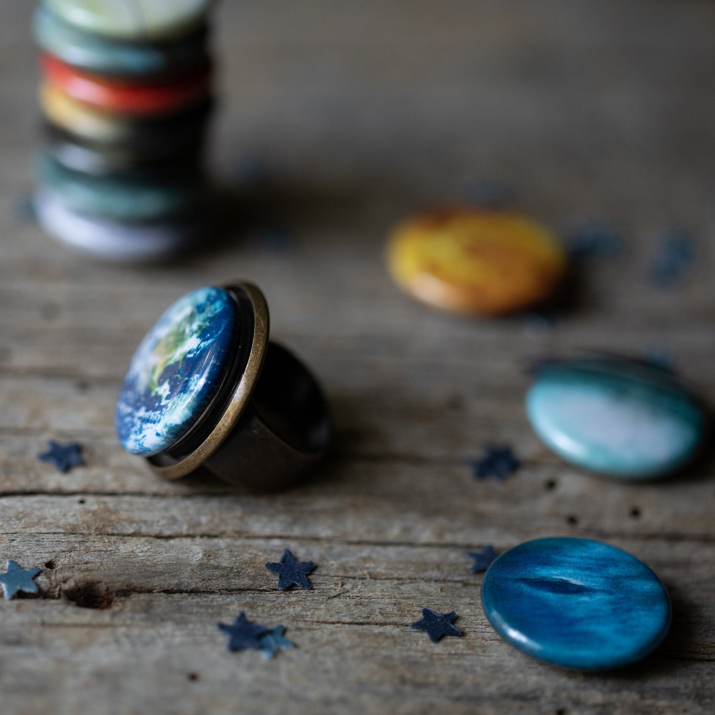 INTERCHANGEABLE SOLAR SYSTEM RING