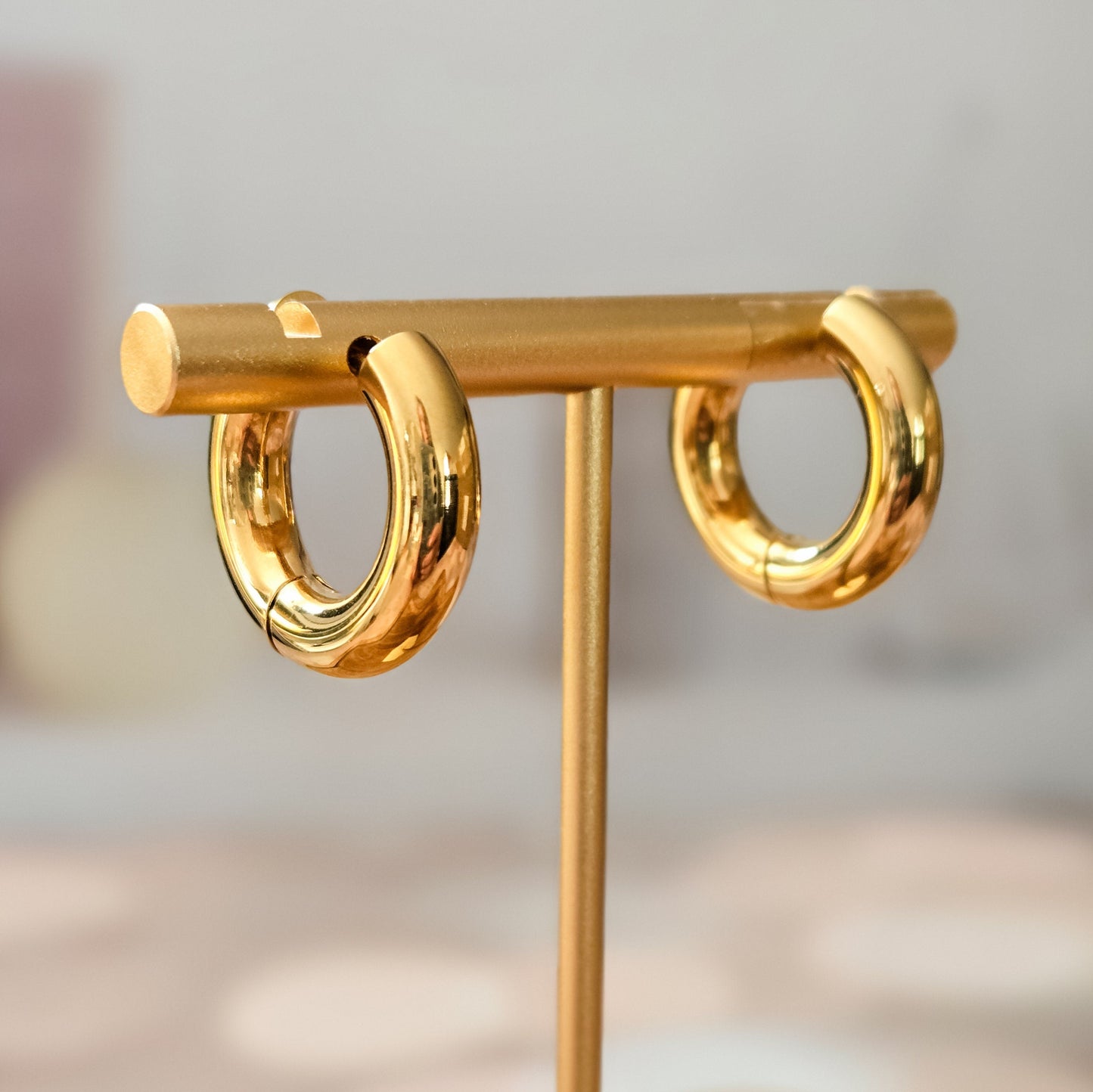 CHUNKY HUGGIES HOOP EARRINGS