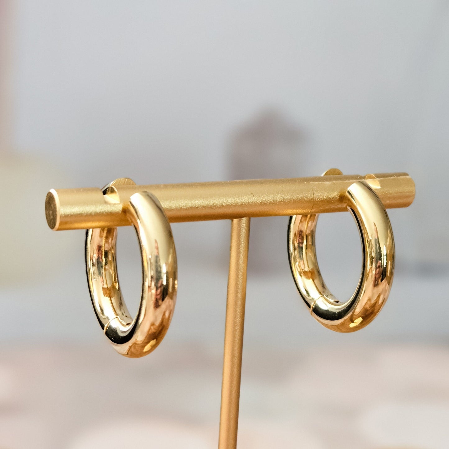 CHUNKY HUGGIES HOOP EARRINGS