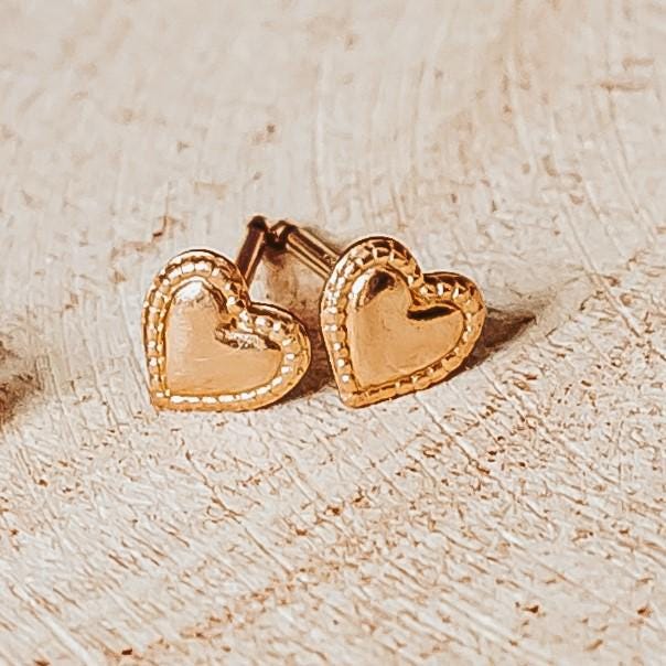 DAINTY HEART STUD EARRINGS