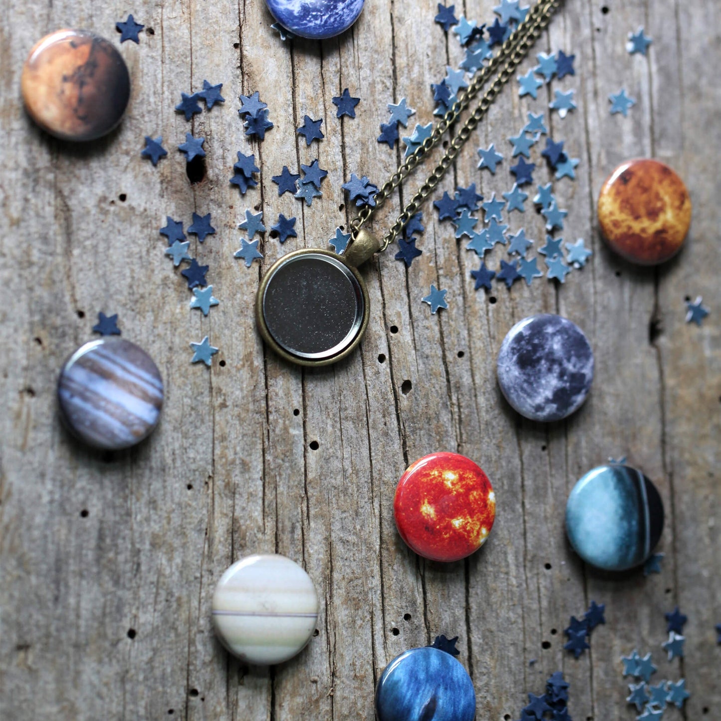 INTERCHANGEABLE SOLAR SYSTEM NECKLACE