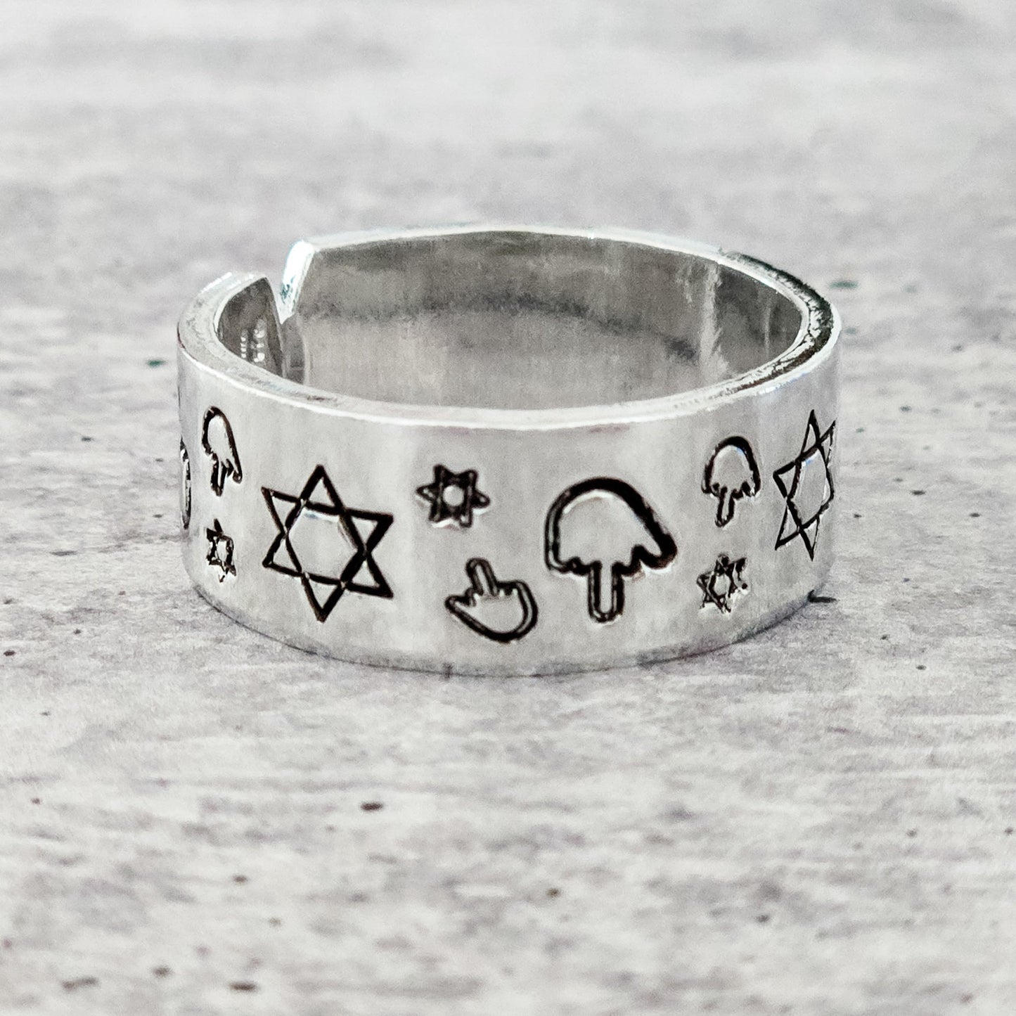 MAGEN DAVID MIDDLE FINGER RING