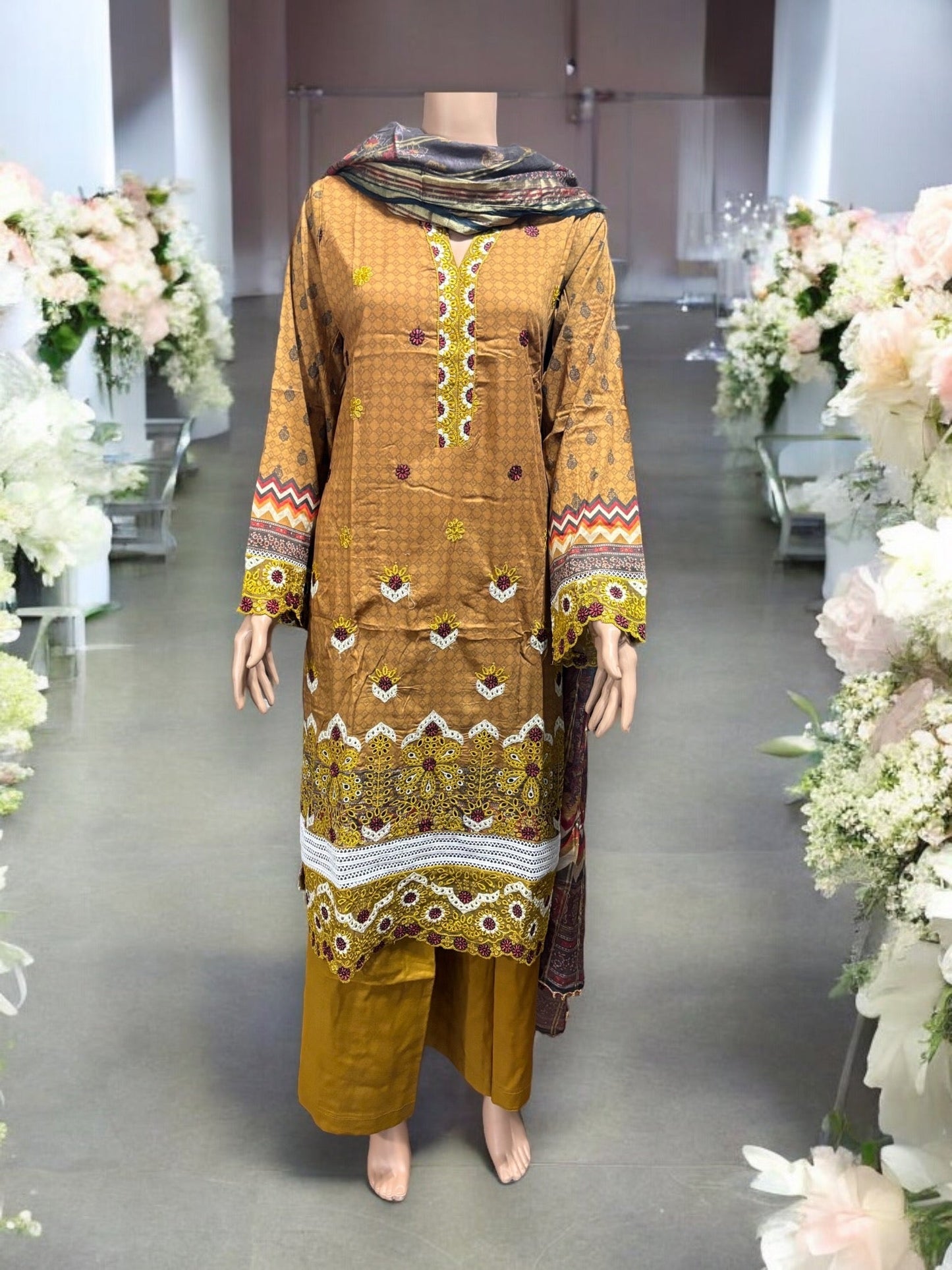 PAKISTANI TRADITIONAL SALWAR KAMEEZ SET- ETHNIC WEAR FOR WOMEN-05