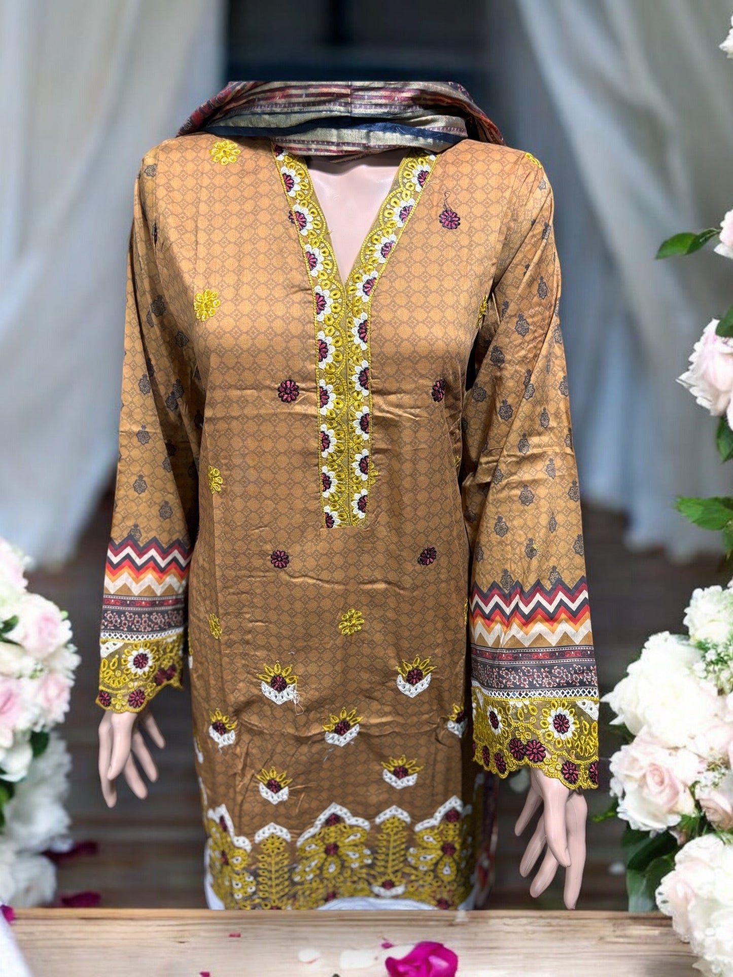 PAKISTANI TRADITIONAL SALWAR KAMEEZ SET- ETHNIC WEAR FOR WOMEN-05