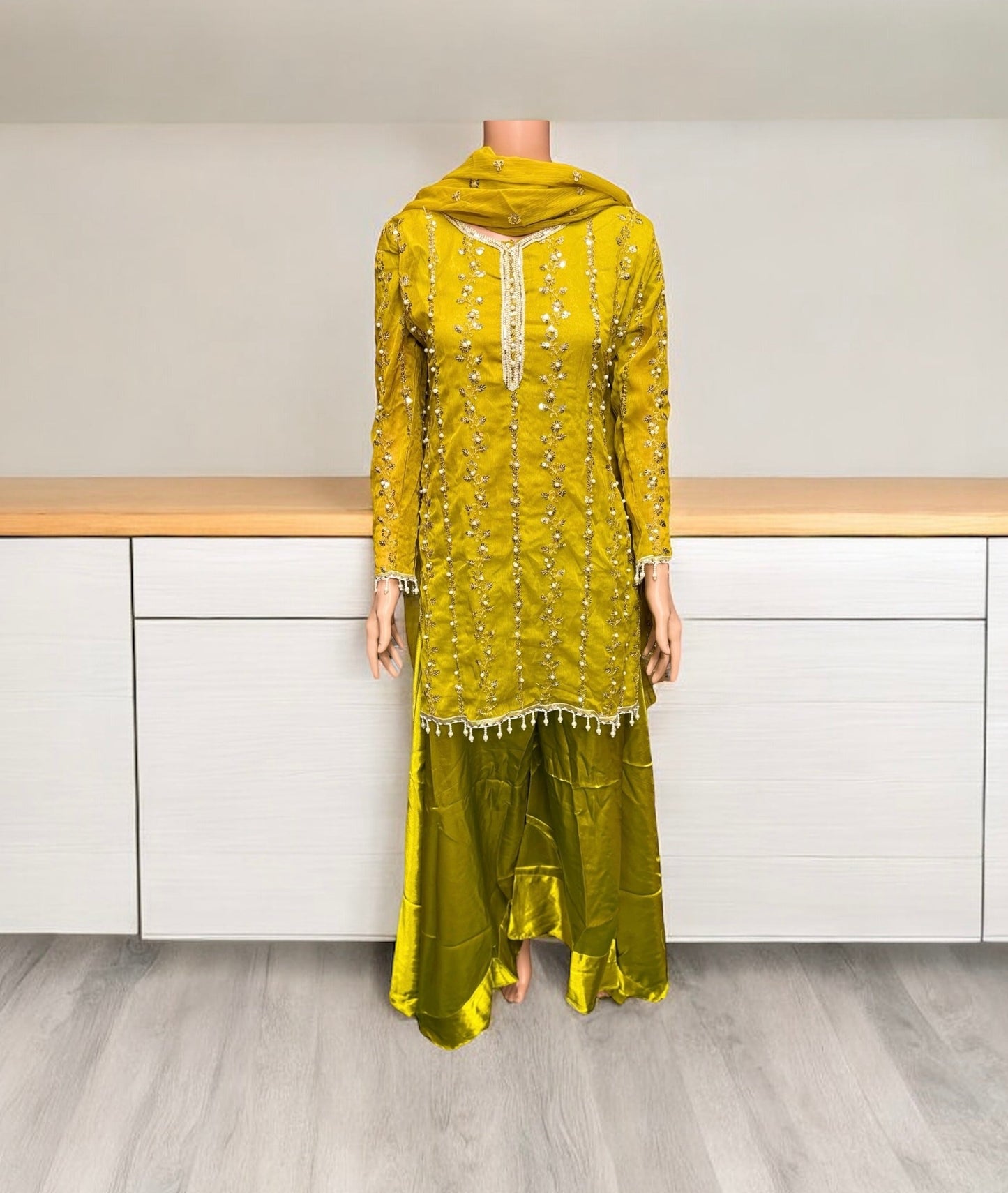 TRADITIONAL GREAT VALUE DESIGNER SALWAR KAMEEZ-ETHNIC WEAR FOR WOMEN - 203