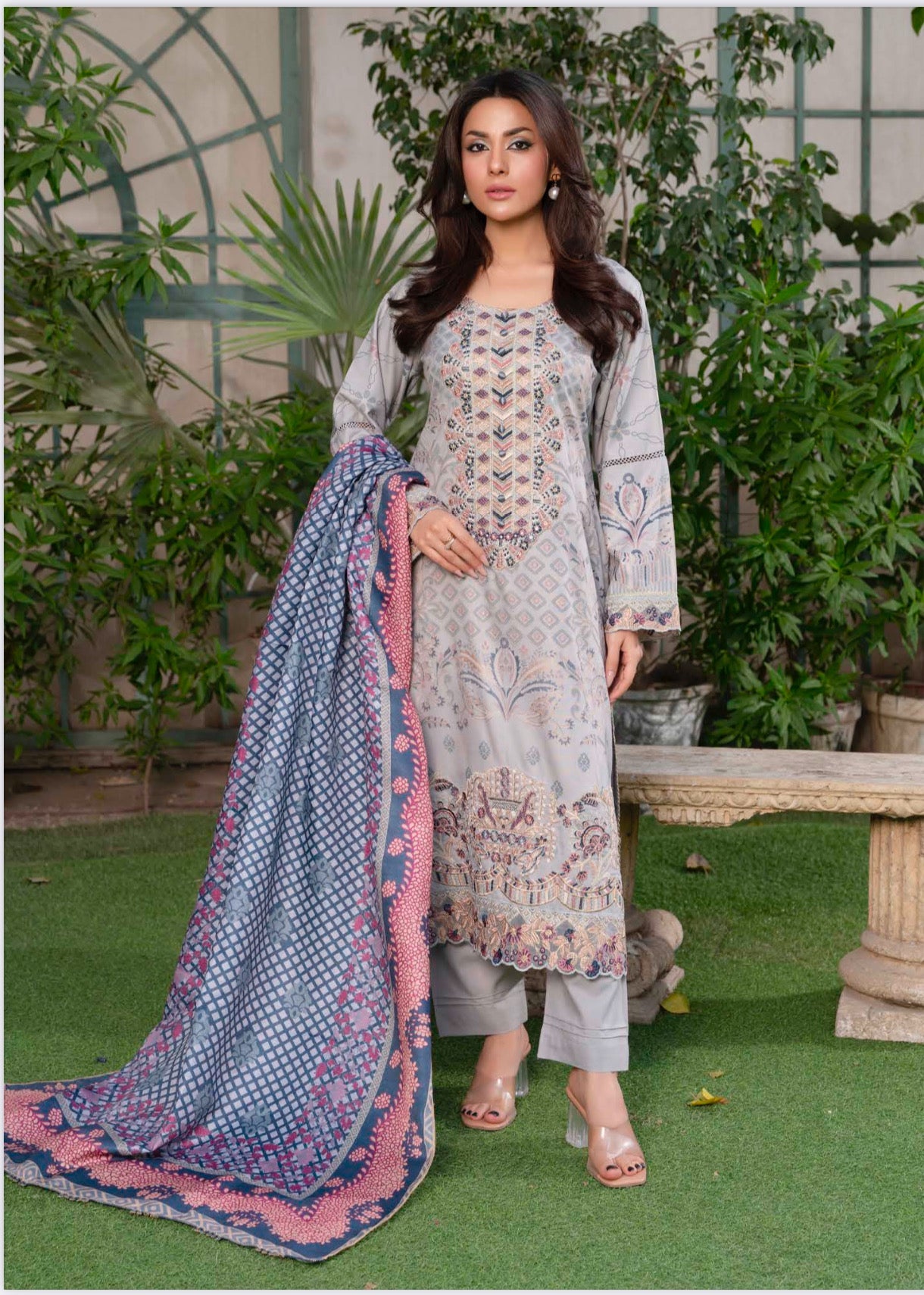 TRADITIONAL PAKISTANI SALWAR KAMEEZ – ETHNIC WEAR FOR WOMEN-13