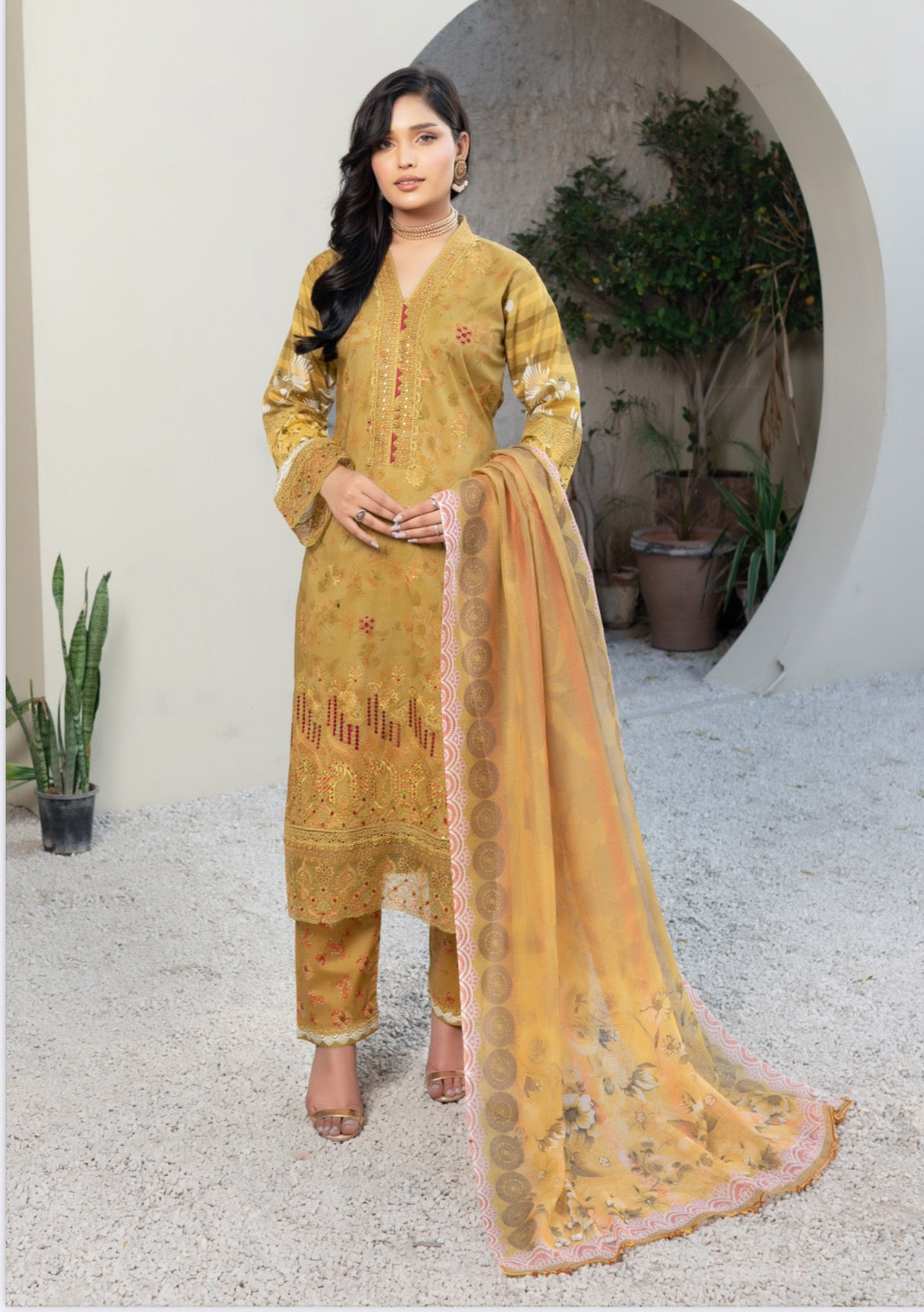 TRADITIONAL PAKISTANI SALWAR KAMEEZ – ETHNIC WEAR FOR WOMEN-260