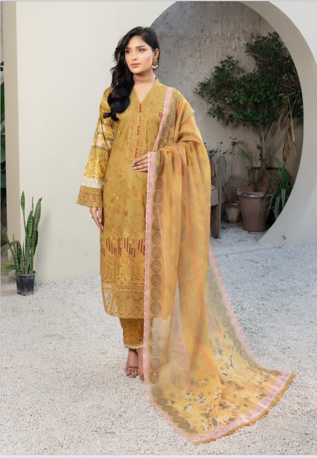 TRADITIONAL PAKISTANI SALWAR KAMEEZ – ETHNIC WEAR FOR WOMEN-260