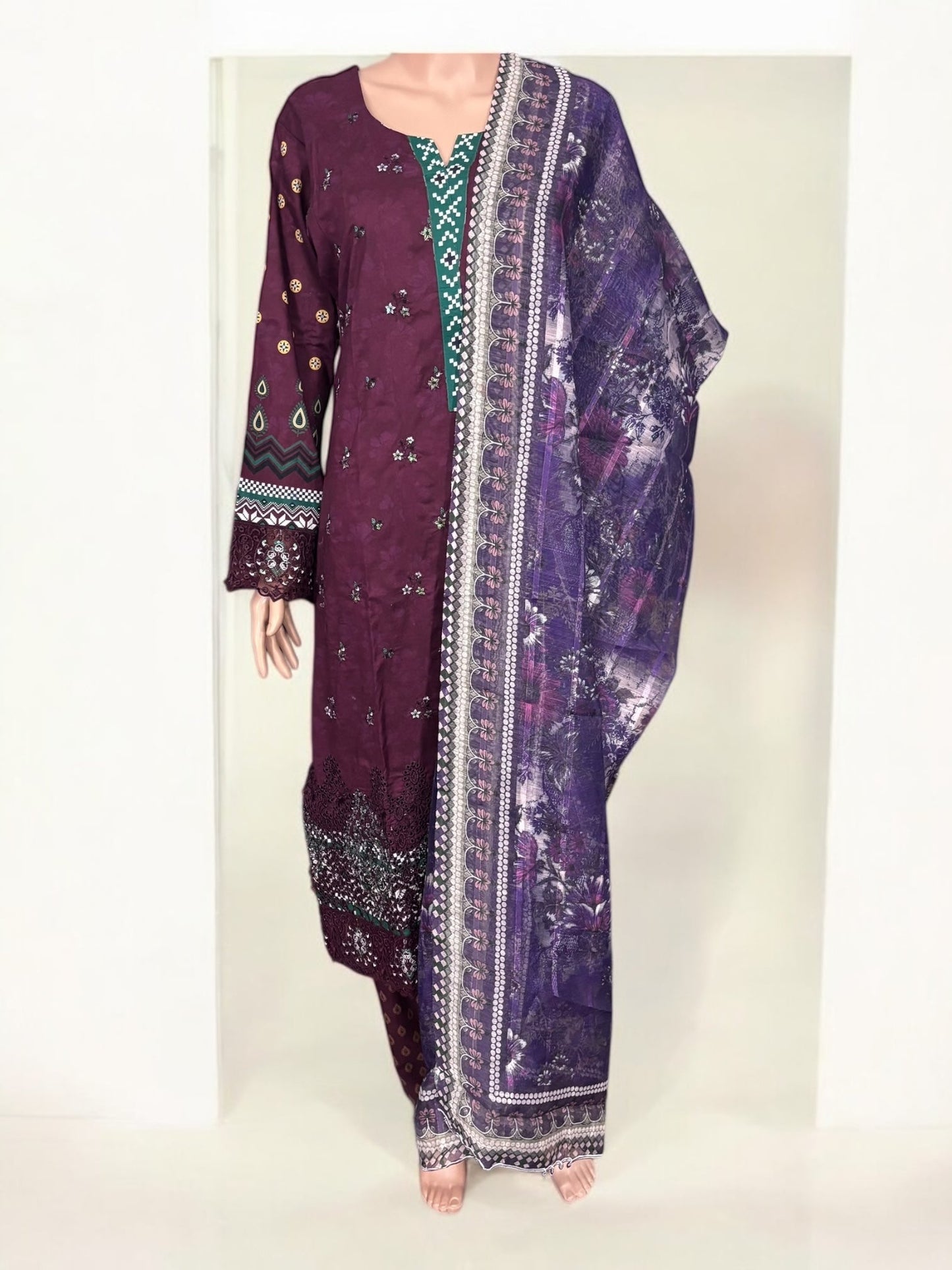 TRADITIONAL PAKISTANI SALWAR KAMEEZ – ETHNIC WEAR FOR WOMEN-267
