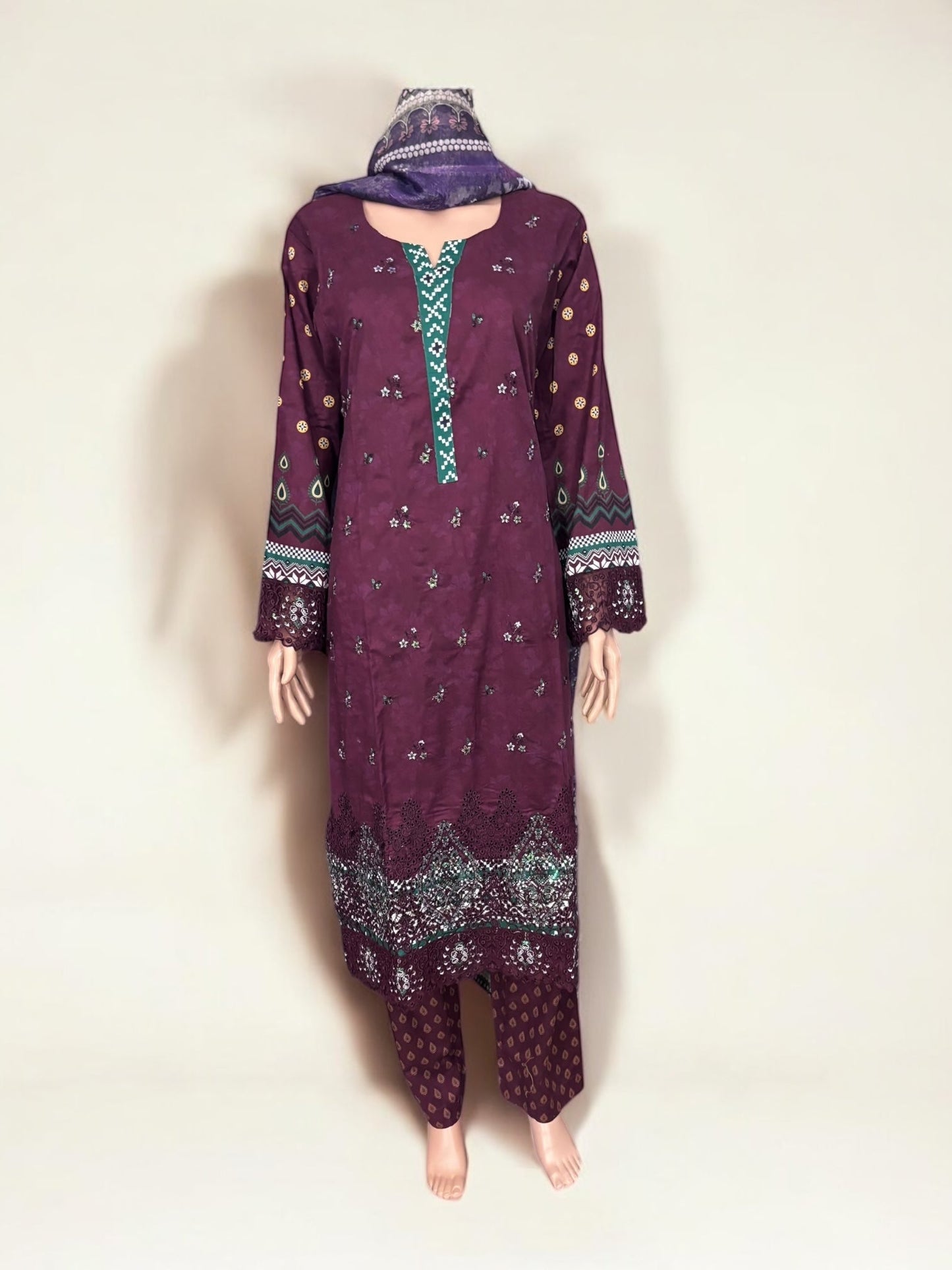 TRADITIONAL PAKISTANI SALWAR KAMEEZ – ETHNIC WEAR FOR WOMEN-267