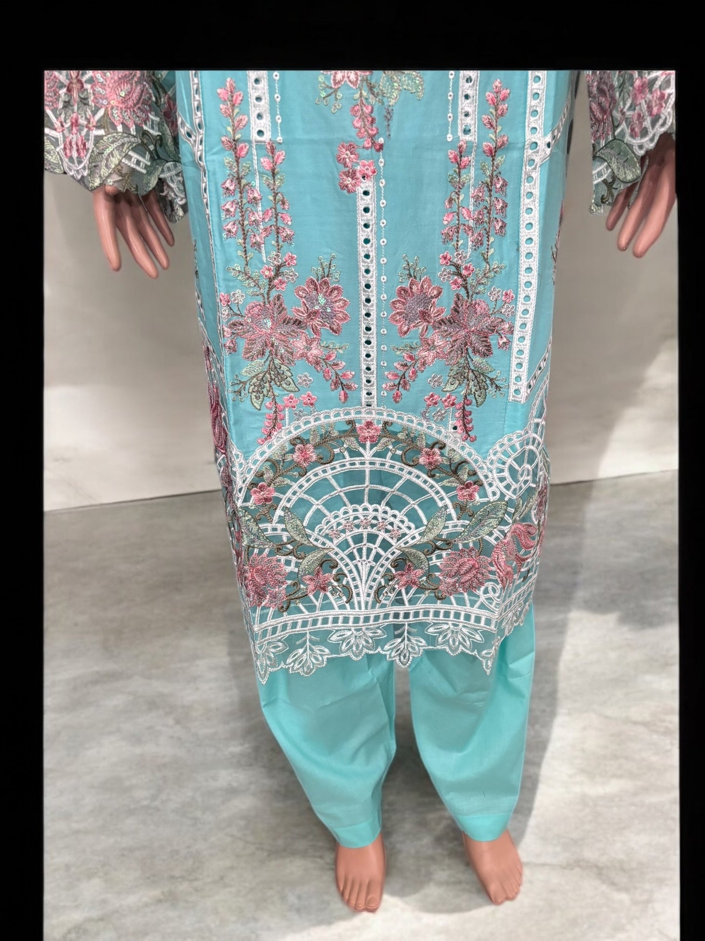TRADITIONAL PAKISTANI SALWAR KAMEEZ – ETHNIC WEAR FOR WOMEN-269