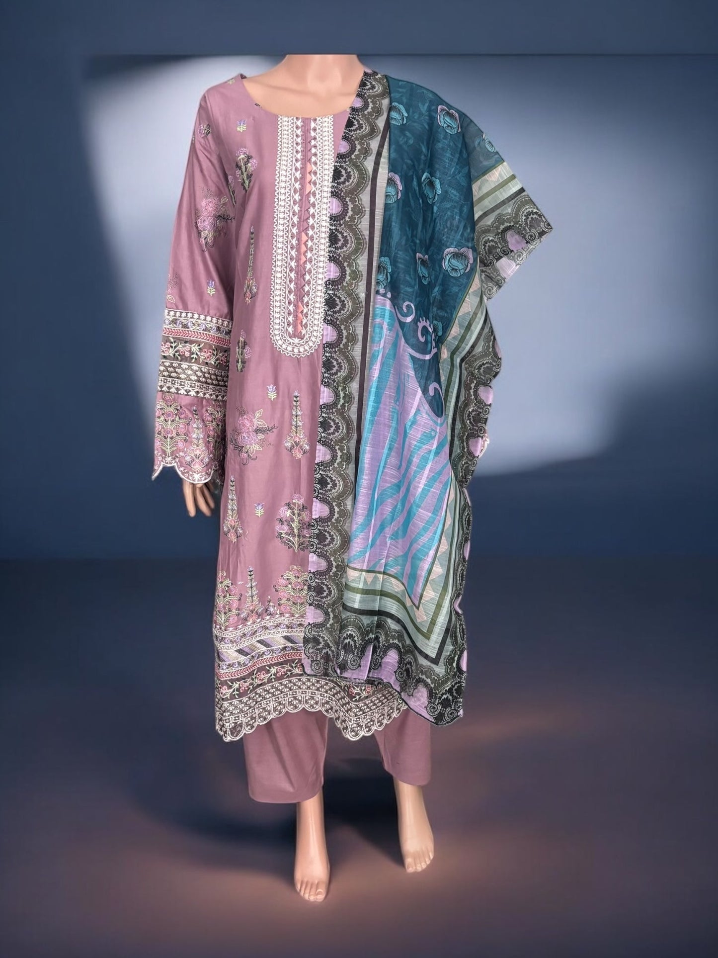 TRADITIONAL PAKISTANI SALWAR KAMEEZ – ETHNIC WEAR FOR WOMEN-272
