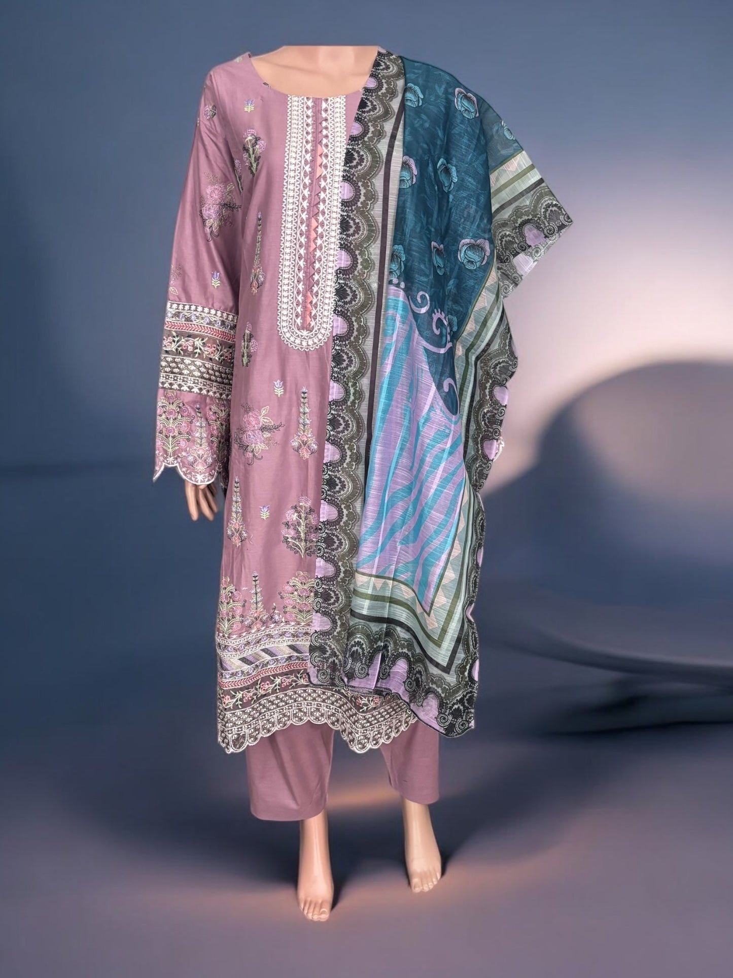 TRADITIONAL PAKISTANI SALWAR KAMEEZ – ETHNIC WEAR FOR WOMEN-272