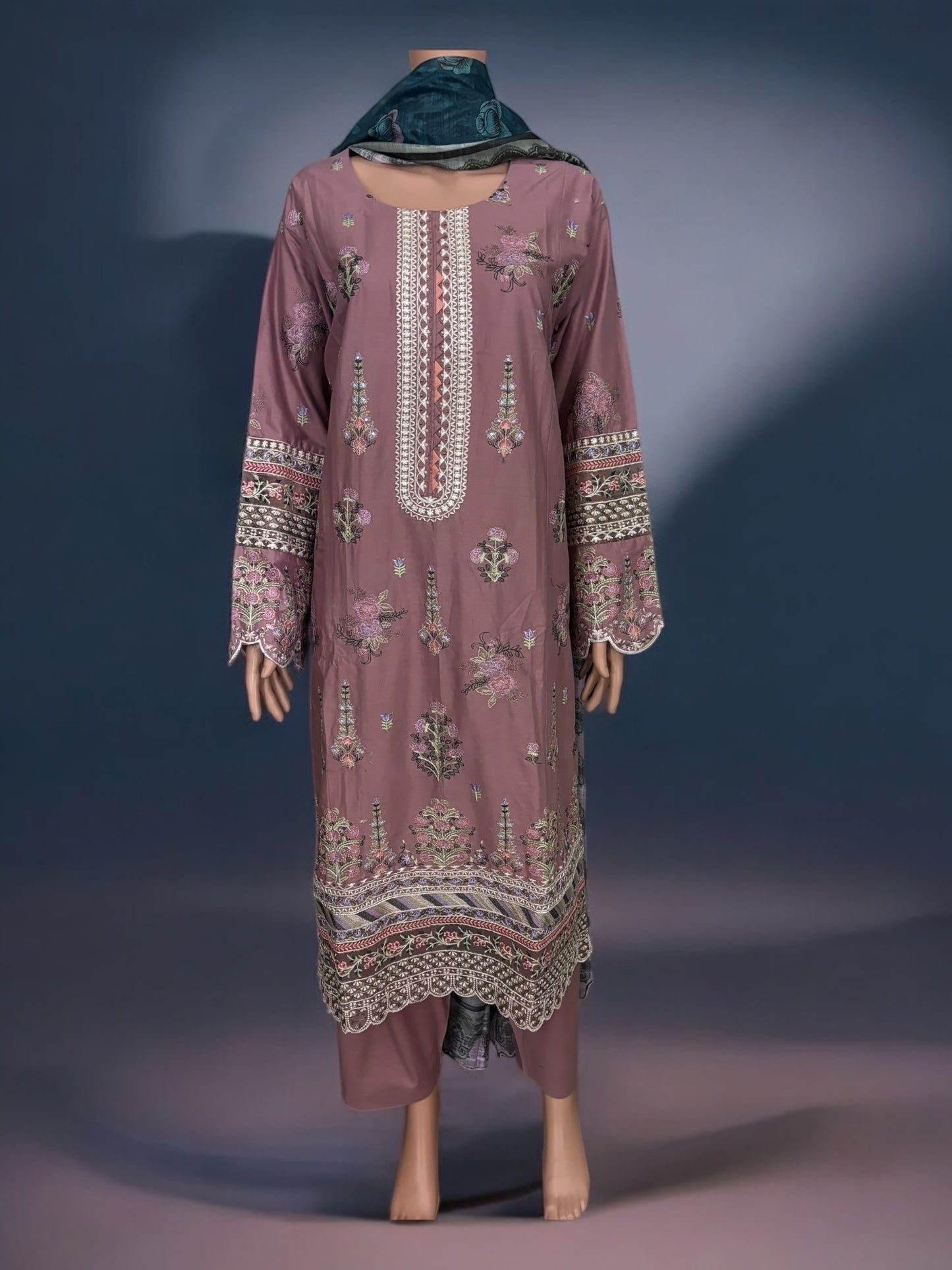 TRADITIONAL PAKISTANI SALWAR KAMEEZ – ETHNIC WEAR FOR WOMEN-272