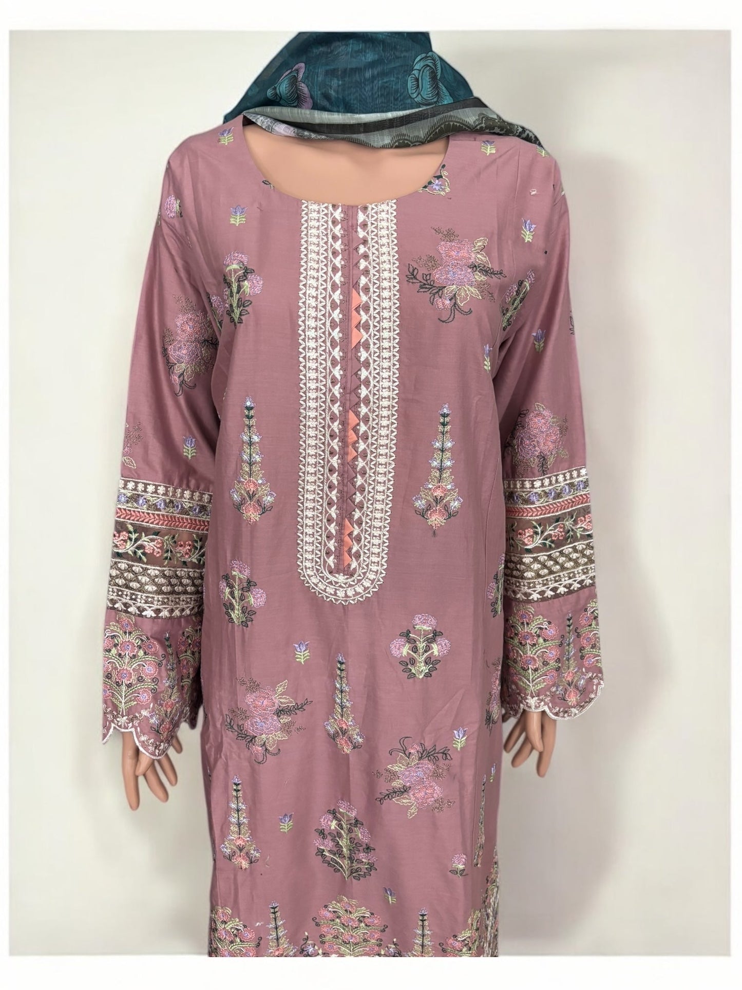 TRADITIONAL PAKISTANI SALWAR KAMEEZ – ETHNIC WEAR FOR WOMEN-272